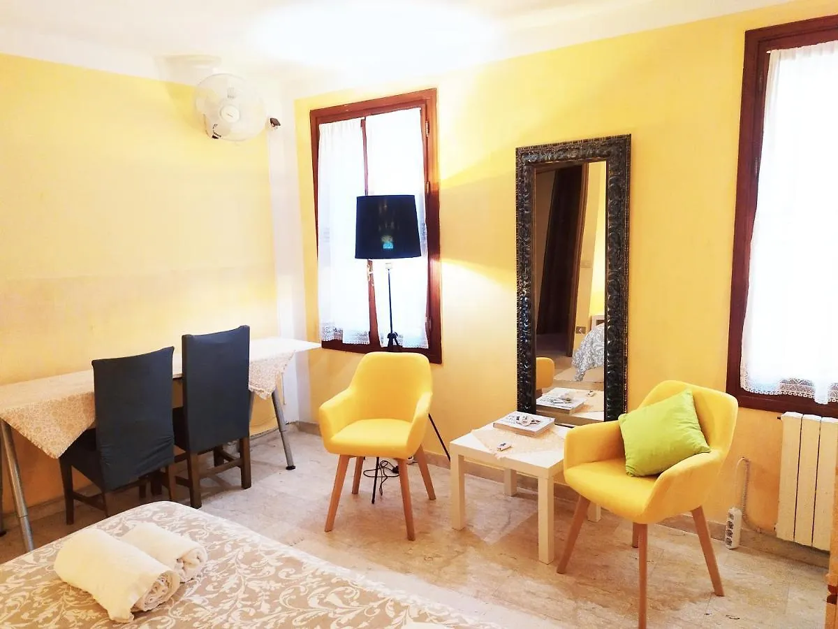 Hotel Two Steps From Rialto Bridge Wenecja Pensjonat