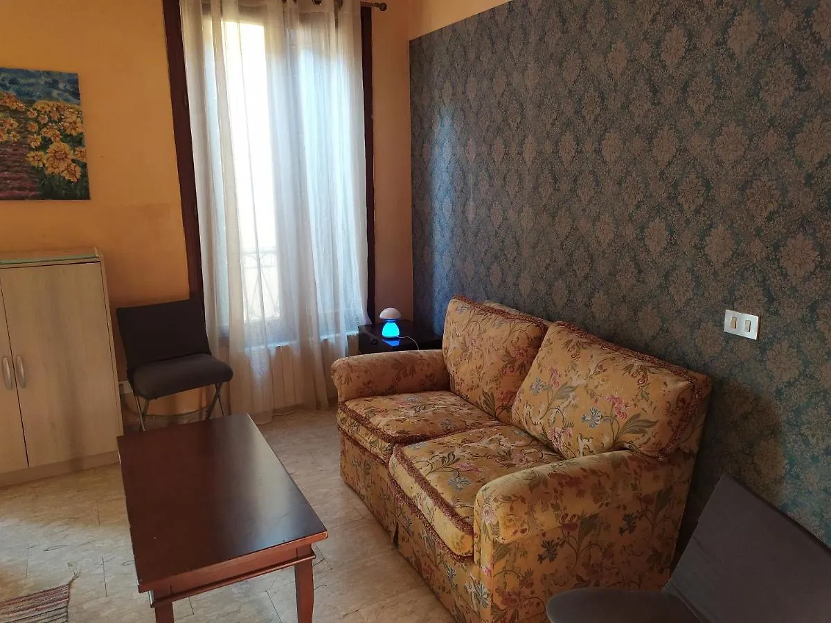 Two Steps From Rialto Bridge Otel Venedik