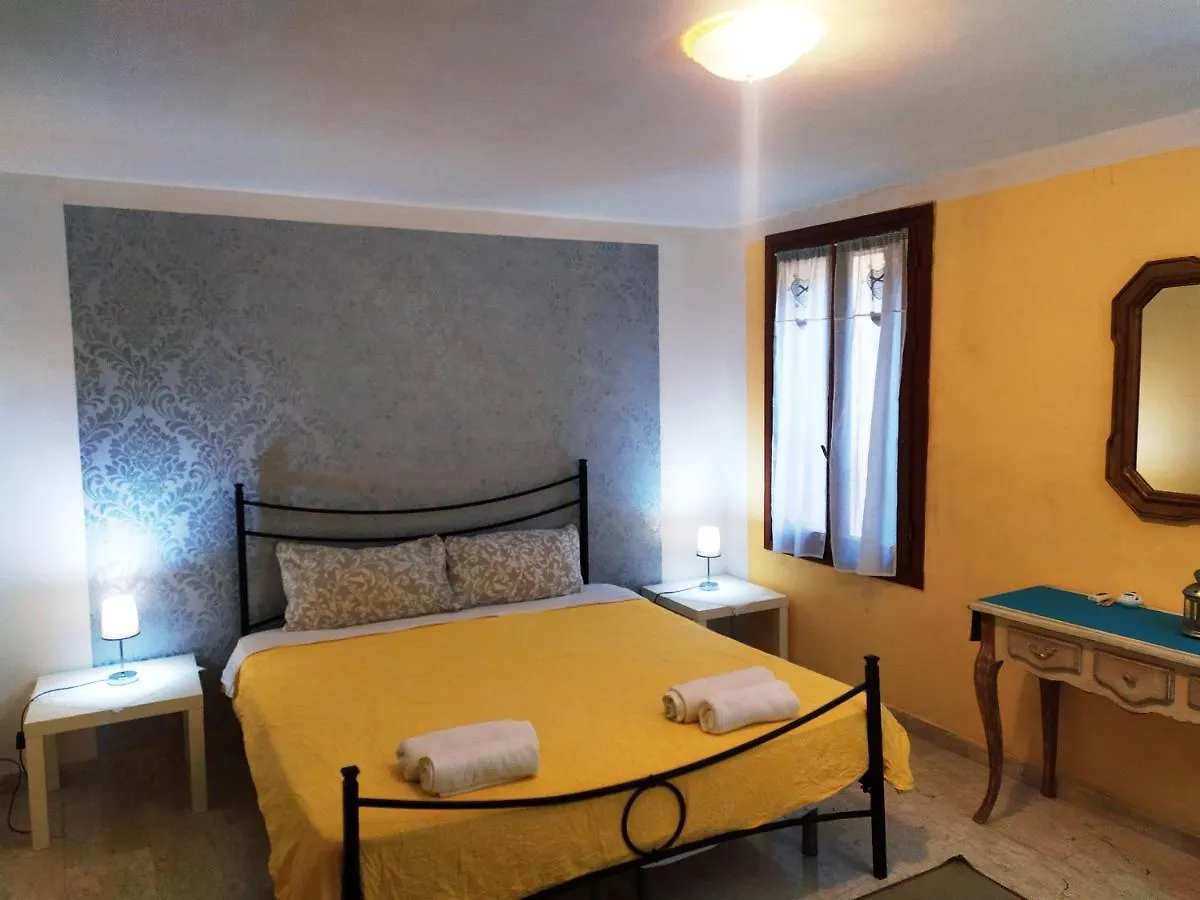 Konukevi Two Steps From Rialto Bridge Otel Venedik İtalya